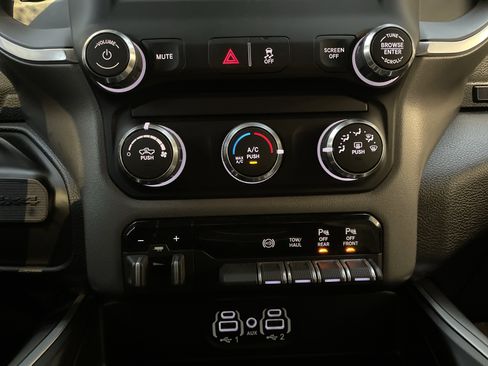 Used 2024 RAM 2500 Big Horn w/ Off Road Package image 28