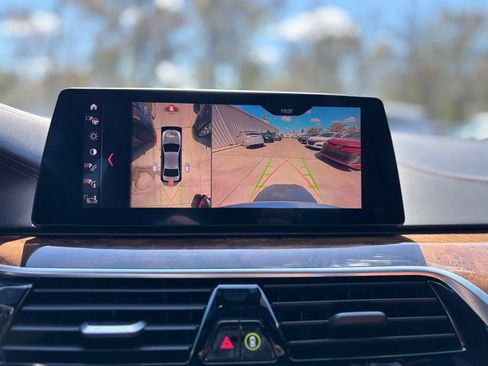 Used 2019 BMW M550i xDrive w/ Dynamic Handling Package image 29