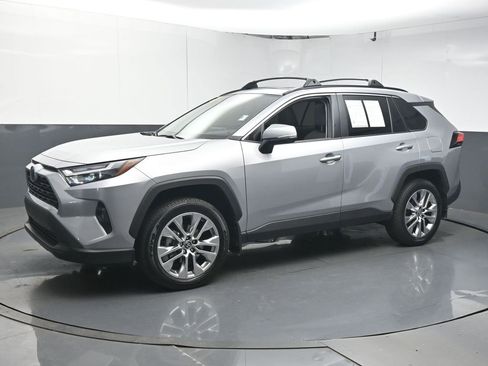 Used 2024 Toyota RAV4 XLE Premium image 4