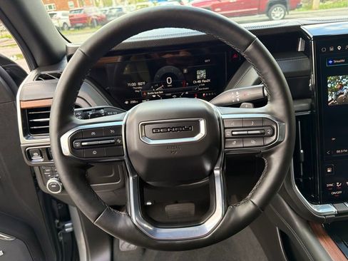 Used 2025 GMC Yukon XL Denali AWD/4WD image 17