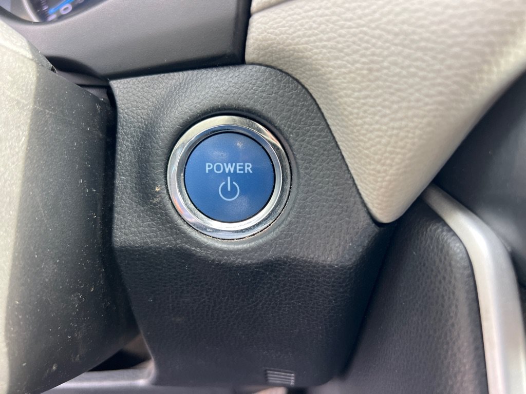 Used 2021 Toyota RAV4 XLE AWD/4WD image 30