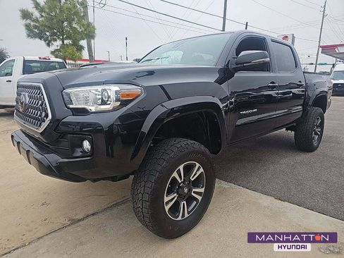 Used 2019 Toyota Tacoma TRD Sport image 1