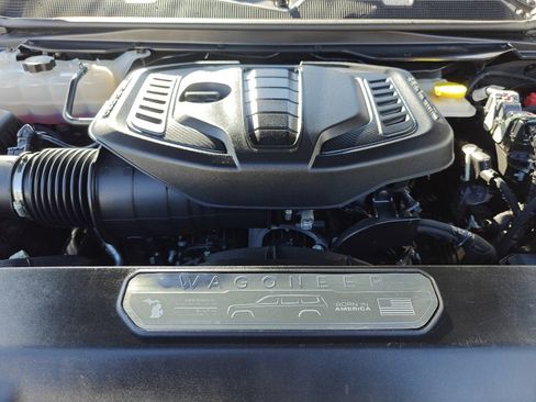 Used 2024 Jeep Wagoneer L Series III w/ Flexible Seating Group image 38