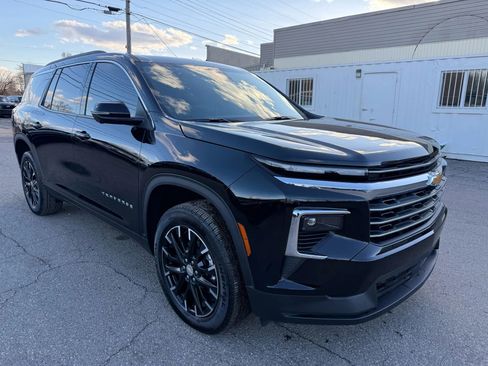 Used 2026 Chevrolet Traverse LT w/ Sun and Wheel Package image 9