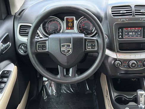 Used 2018 Dodge Journey SE FWD image 16