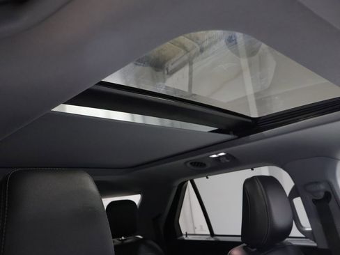 Used 2022 Ford Explorer Limited w/ Equipment Group 301A image 9