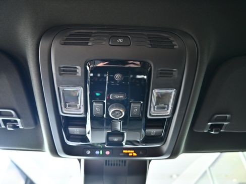 Used 2026 GMC Yukon Denali Ultimate AWD/4WD image 36