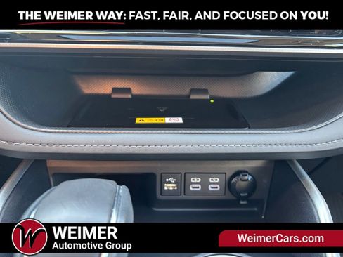 Used 2023 Toyota Highlander XLE AWD/4WD image 16