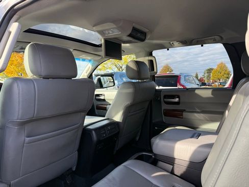 Used 2017 Toyota Sequoia Platinum image 16