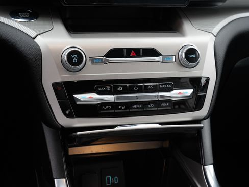 Used 2021 Ford Explorer XLT w/ Equipment Group 202A image 28