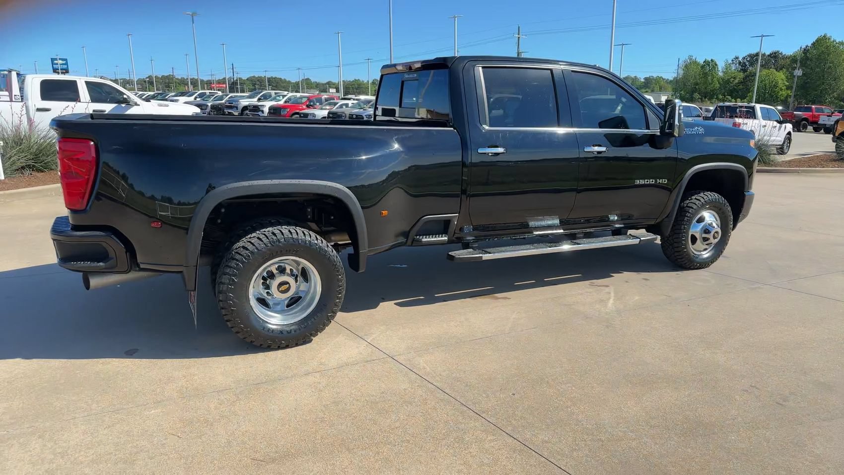 Used 2023 Chevrolet Silverado 3500 High Country w/ Snow Plow Prep/Camper Package AWD/4WD image 9