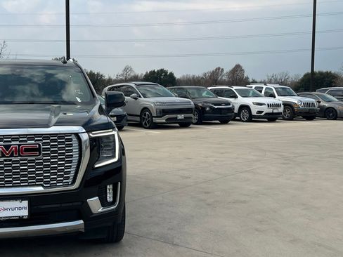Used 2021 GMC Yukon Denali image 3