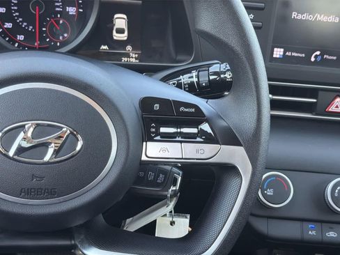 Used 2023 Hyundai Elantra SE image 13