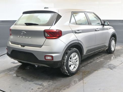Certified 2023 Hyundai Venue SE image 5