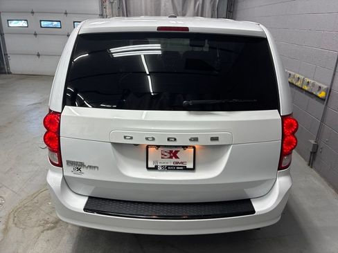 Used 2018 Dodge Grand Caravan SXT w/ Blacktop Package FWD image 24