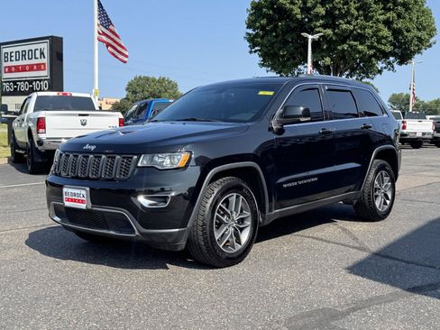 Used 2017 Jeep Grand Cherokee Limited AWD/4WD image 3