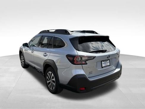 Used 2023 Subaru Outback Premium AWD/4WD image 11