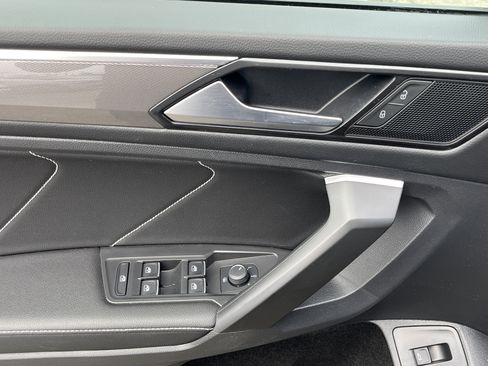 Used 2022 Volkswagen Tiguan SE R-Line image 14