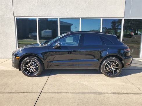 Used 2025 Porsche Macan image 2