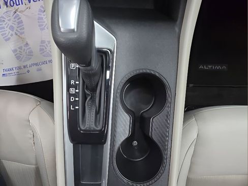 Used 2025 Nissan Altima 2.5 SV FWD image 27