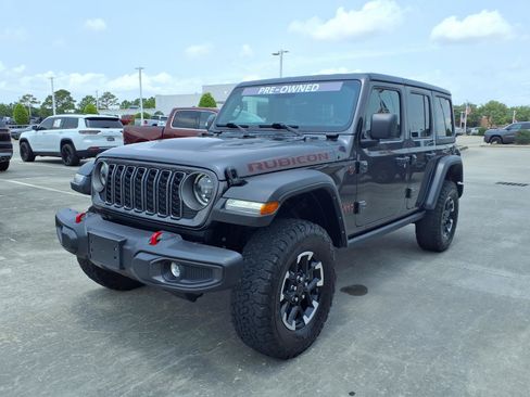 Used 2025 Jeep Wrangler Unlimited Rubicon AWD/4WD image 3