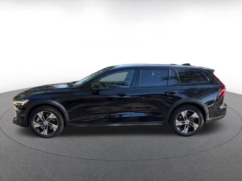 Used 2025 Volvo V60 B5 Cross Country Plus AWD/4WD image 10