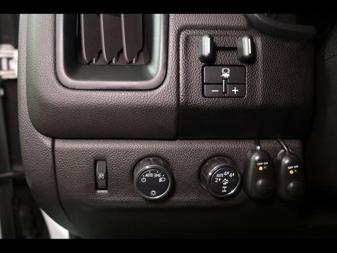 Used 2018 Chevrolet Colorado ZR2 image 12