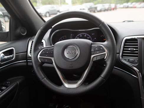 Used 2018 Jeep Grand Cherokee Limited AWD/4WD image 17