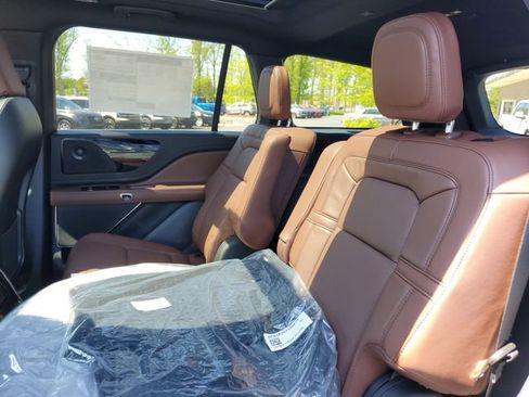New 2026 Lincoln Aviator Reserve w/ Illumination Package AWD/4WD image 32