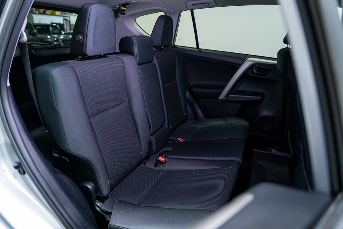 Used 2016 Toyota RAV4 LE FWD image 16
