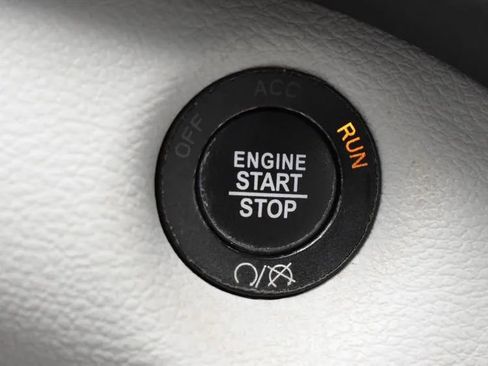 Used 2020 Jeep Cherokee Limited image 29