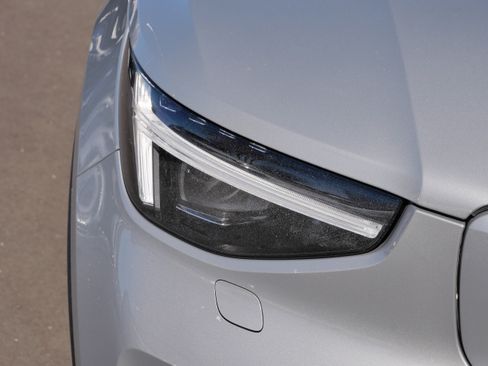 Used 2023 Volvo XC40 Recharge Ultimate image 16