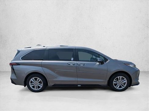Used 2026 Toyota Sienna Limited AWD/4WD image 4