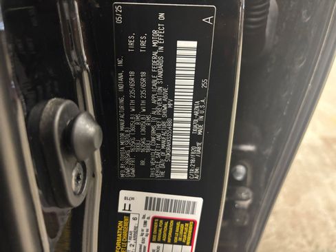 Used 2025 Toyota Highlander LE image 32