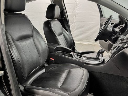 Used 2017 Buick Regal AWD image 12