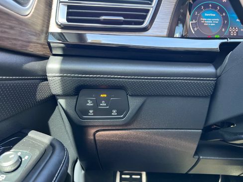 Used 2024 Volkswagen Atlas SEL Premium R-Line AWD/4WD image 16
