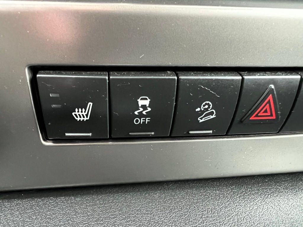 Used 2012 Jeep Liberty Sport AWD/4WD image 33