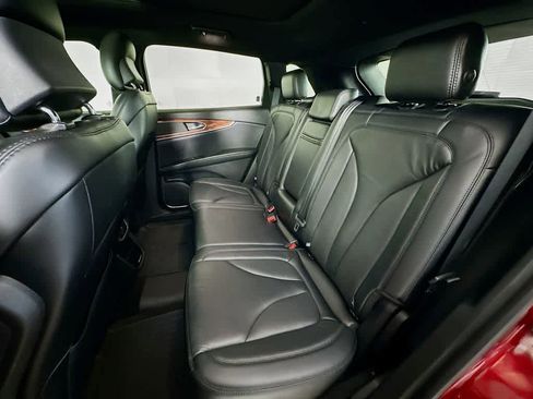 Used 2019 Lincoln Nautilus Select image 14