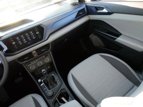 Certified 2022 Volkswagen Taos SE image 11