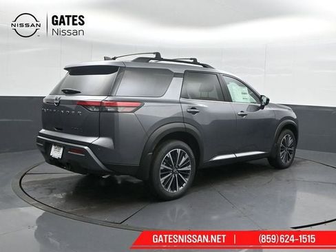 New 2026 Nissan Pathfinder Platinum image 2