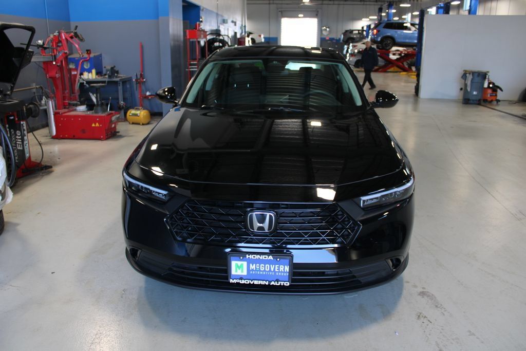Used 2025 Honda Accord SE image 2
