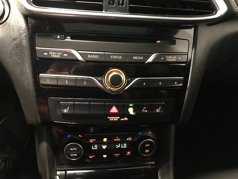 Used 2017 INFINITI QX30 Premium w/ Navigation Package FWD image 29