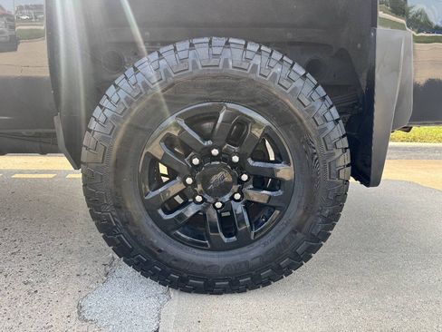 Used 2019 Chevrolet Silverado 2500 LT w/ Midnight Edition AWD/4WD image 9