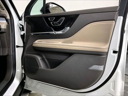 Used 2022 Lincoln Corsair FWD w/ Equipment Group 101A image 24