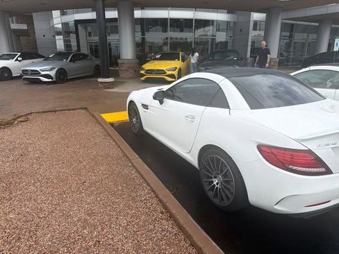 Used 2017 Mercedes-Benz SLC 43 AMG image 4