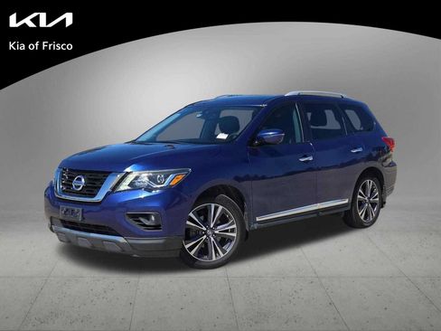 Used 2017 Nissan Pathfinder Platinum w/ Family Entertainment Package FWD image 1