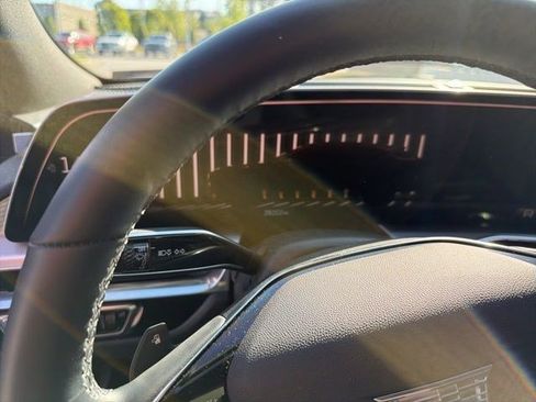 Used 2024 Cadillac Lyriq Sport image 12