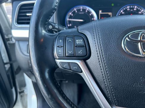 Used 2017 Toyota Highlander Limited image 14