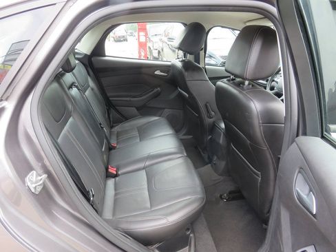 Used 2014 Ford Focus SE w/ Equipment Group 201A FWD image 19
