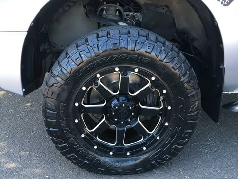 Used 2010 Toyota Tundra Limited AWD/4WD image 40